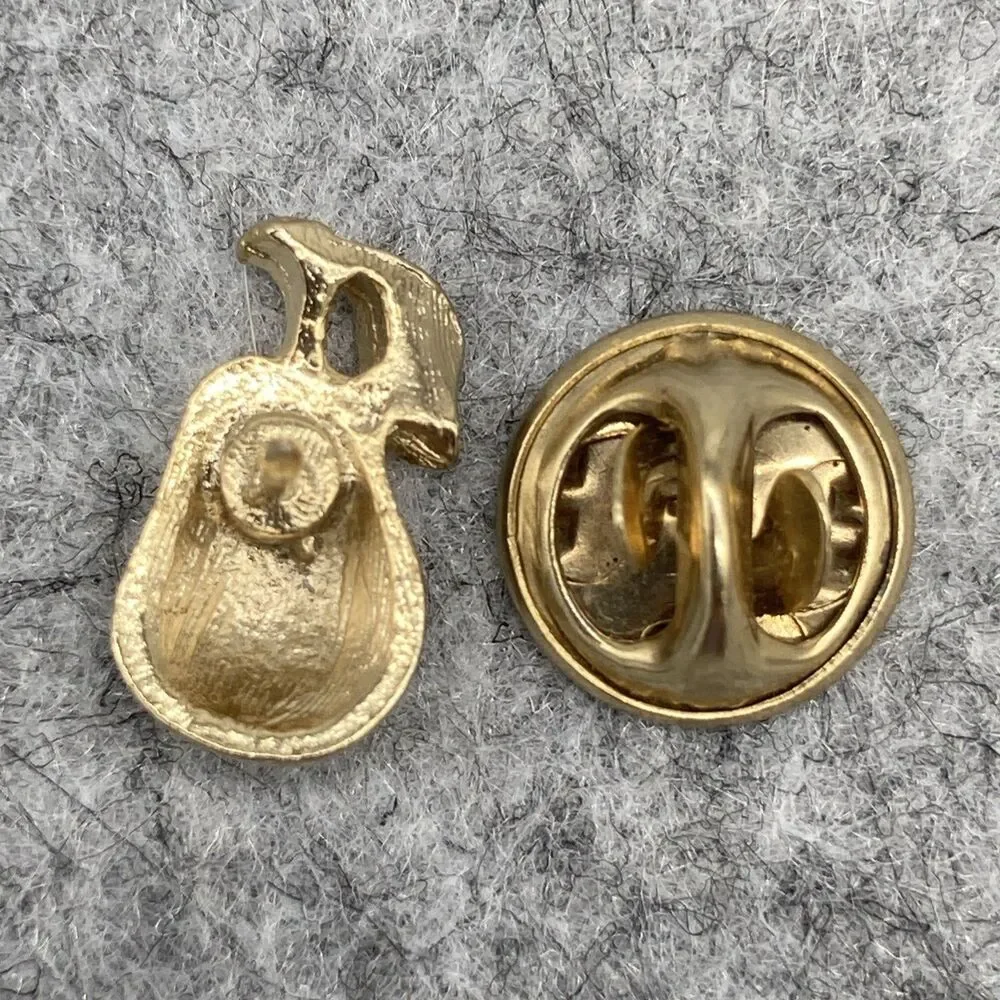 Vtg Pear Fruit Gold Tone Lapel Pin Hat Lanyard Pin Tie Tack Whimsical‎ Kitschy